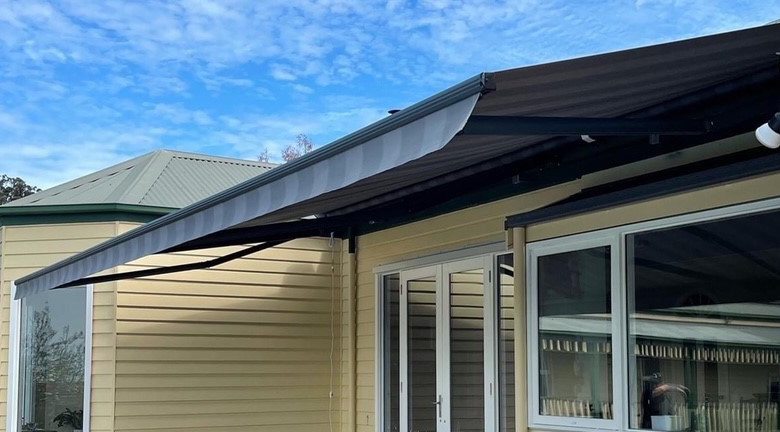 Australia R-90 Folding Arm Awning